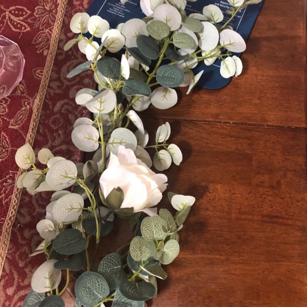 Artificial Eucalyptus Garland with Champagne Roses - Picture 11 of 11
